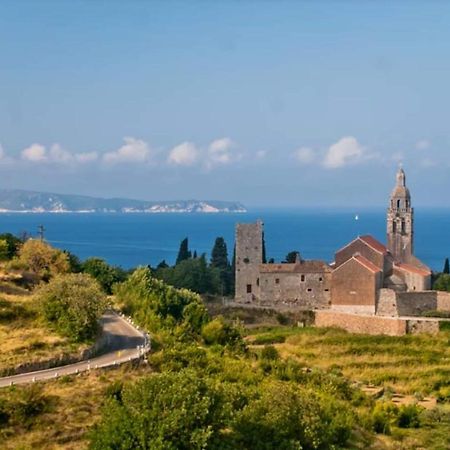 Holiday Home Burba Komiža المظهر الخارجي الصورة