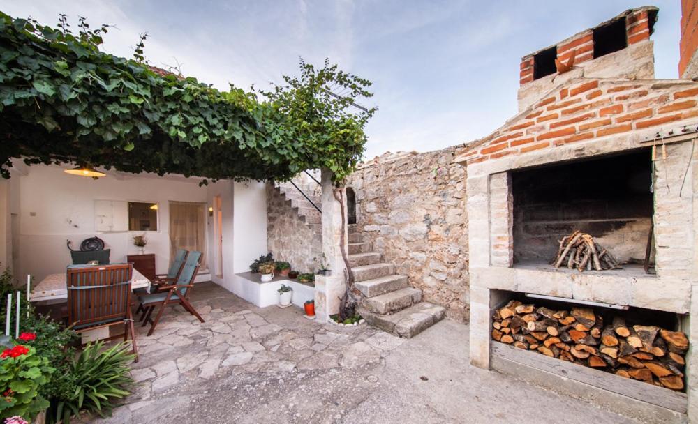 Holiday Home Burba Komiža المظهر الخارجي الصورة