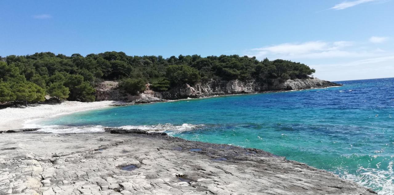 Holiday Home Burba Komiža المظهر الخارجي الصورة